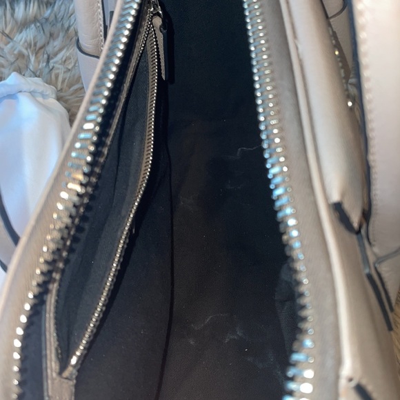 Authentic Givenchy Antigona - Picture 7 of 7